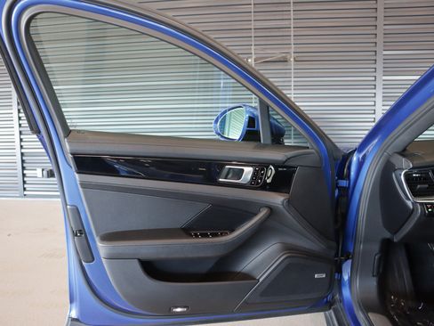 Used 2018 Porsche Panamera image 24