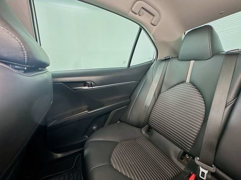Used 2022 Toyota Camry SE w/ Convenience Package FWD image 12