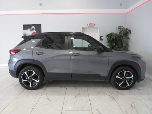 Used 2022 Chevrolet TrailBlazer RS FWD image 2