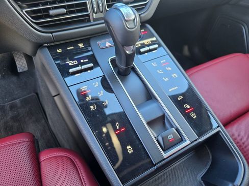 Used 2024 Porsche Macan S image 28