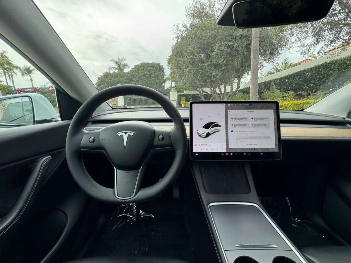 Used 2023 Tesla Model Y Long Range AWD/4WD image 25