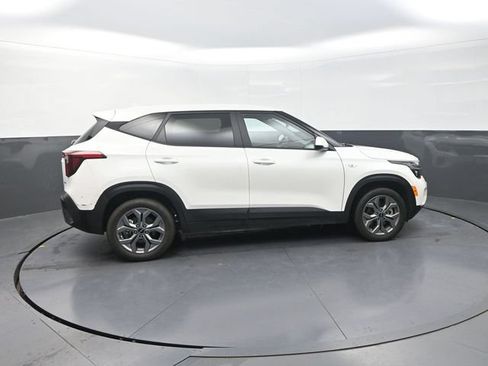 Used 2024 Kia Seltos LX AWD/4WD image 10