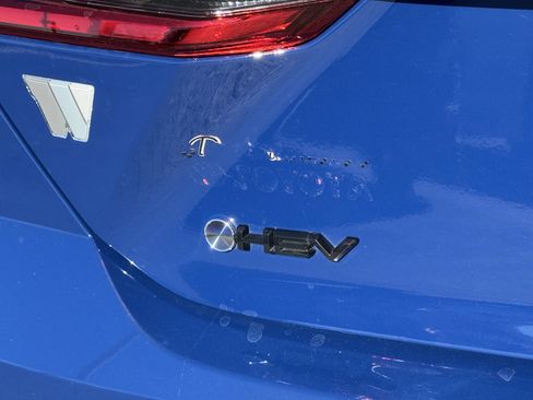 Used 2025 Toyota Camry SE w/ Convenience Package image 42