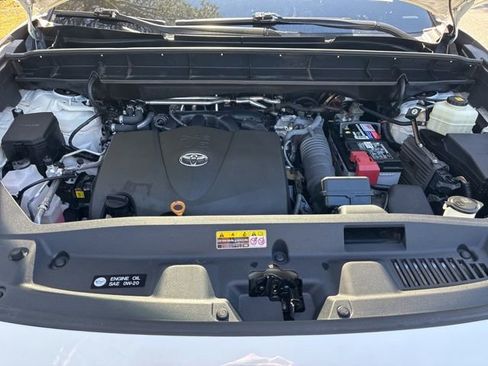 Used 2021 Toyota Highlander Platinum image 19