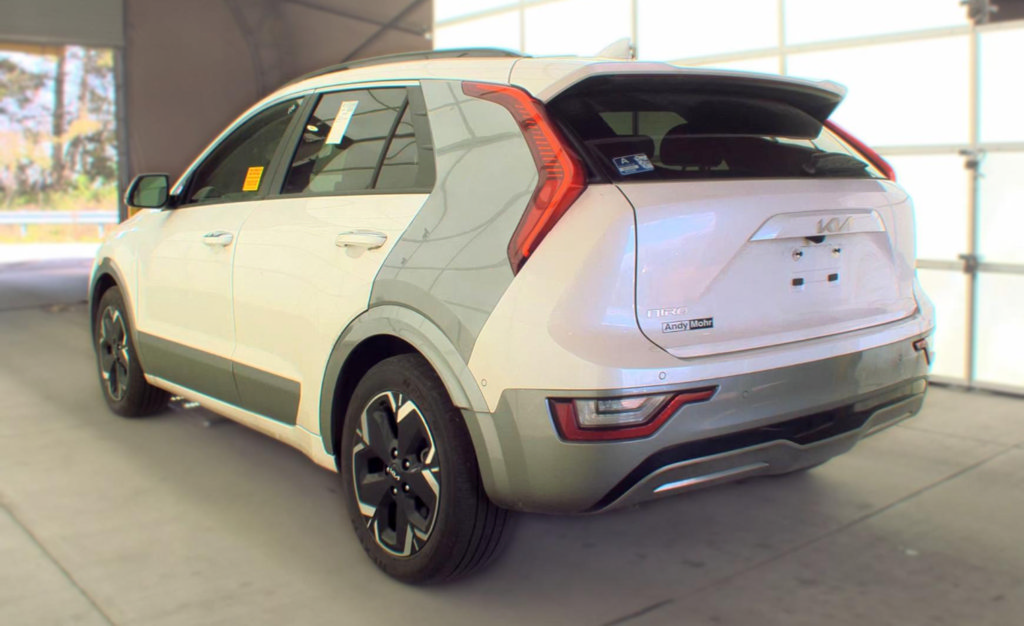 Used 2023 Kia Niro Wave w/ Wave Preserve Package FWD image 8