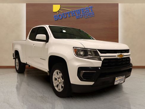Used 2022 Chevrolet Colorado LT w/ Safety Package image 5
