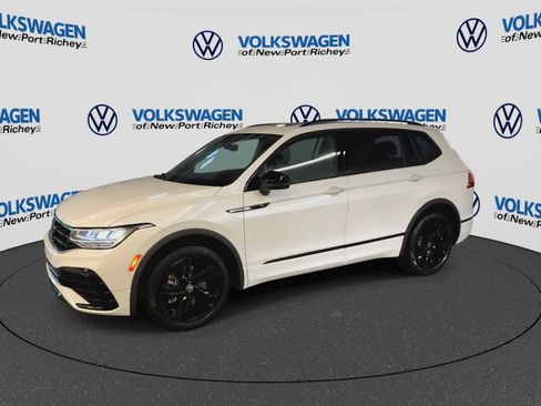 Used 2024 Volkswagen Tiguan SE R-Line FWD image 4