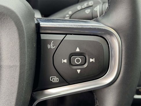Certified 2025 Volvo XC40 B5 Plus image 20