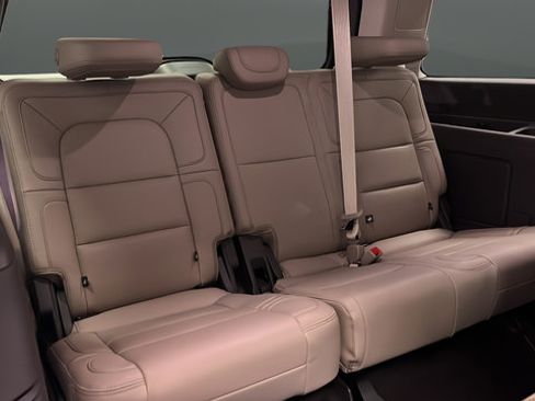 Used 2024 Lincoln Navigator Reserve AWD/4WD image 27