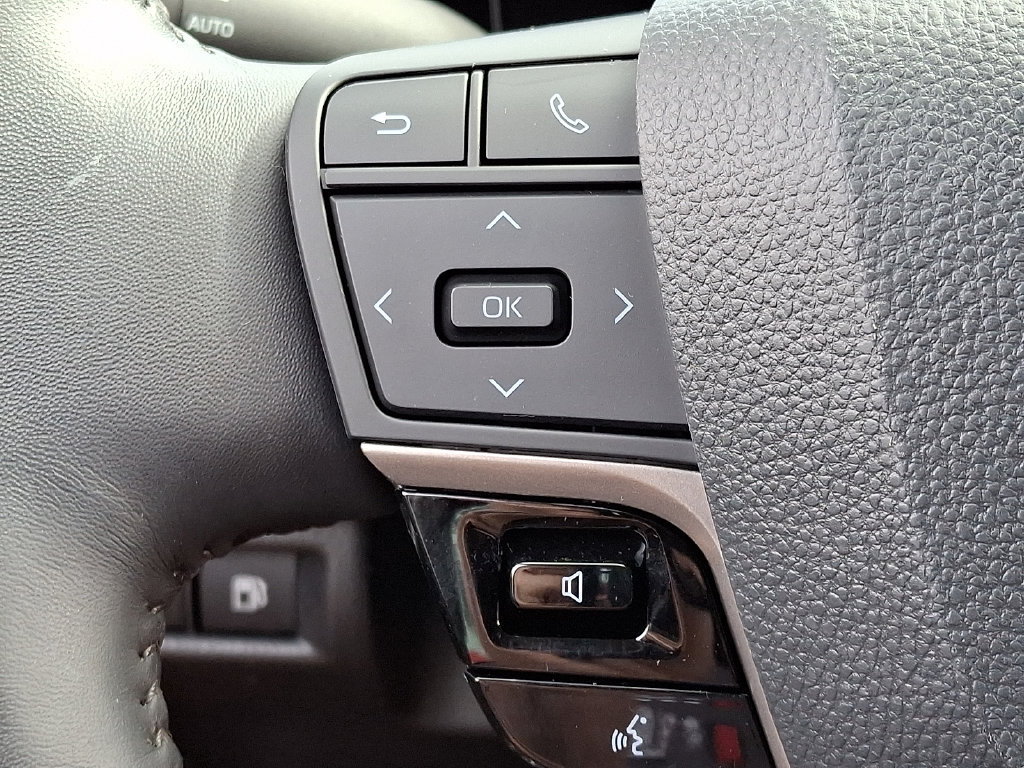 Used 2025 Toyota Camry LE w/ Convenience Package FWD image 27