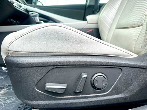 Used 2023 Hyundai Elantra Limited image 14