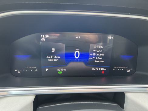 Certified 2025 Volkswagen Taos SE image 20