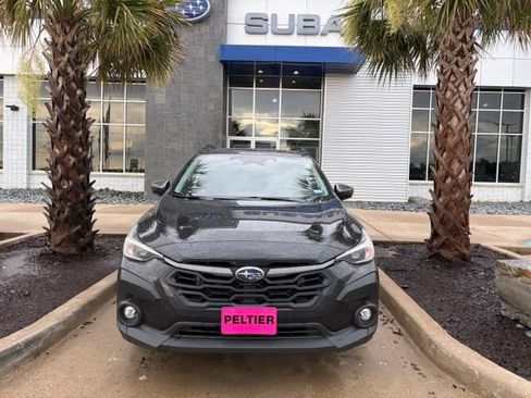Used 2024 Subaru Crosstrek 2.0i Premium AWD/4WD image 2