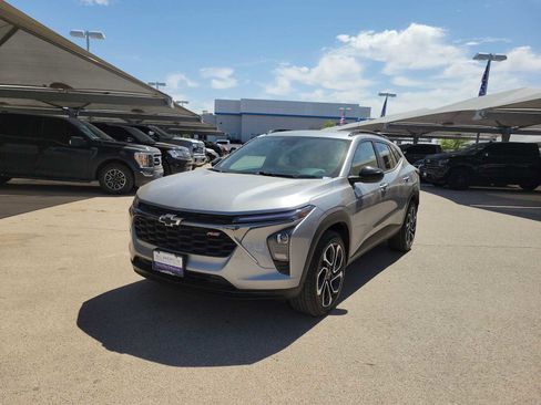 Used 2025 Chevrolet Trax RS w/ Sunroof Package image 4