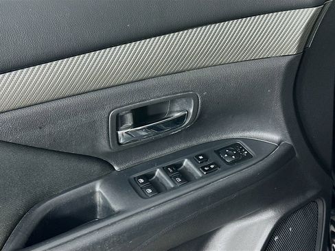 Used 2018 Mitsubishi Outlander ES image 21