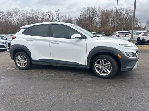 Used 2022 Hyundai Kona SE image 3