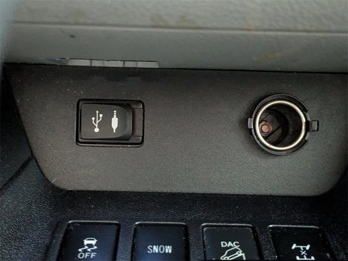 Used 2015 Toyota Highlander Limited Platinum image 26