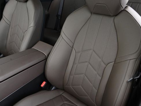 Used 2026 BMW i5 eDrive40 w/ M Sport Package image 10