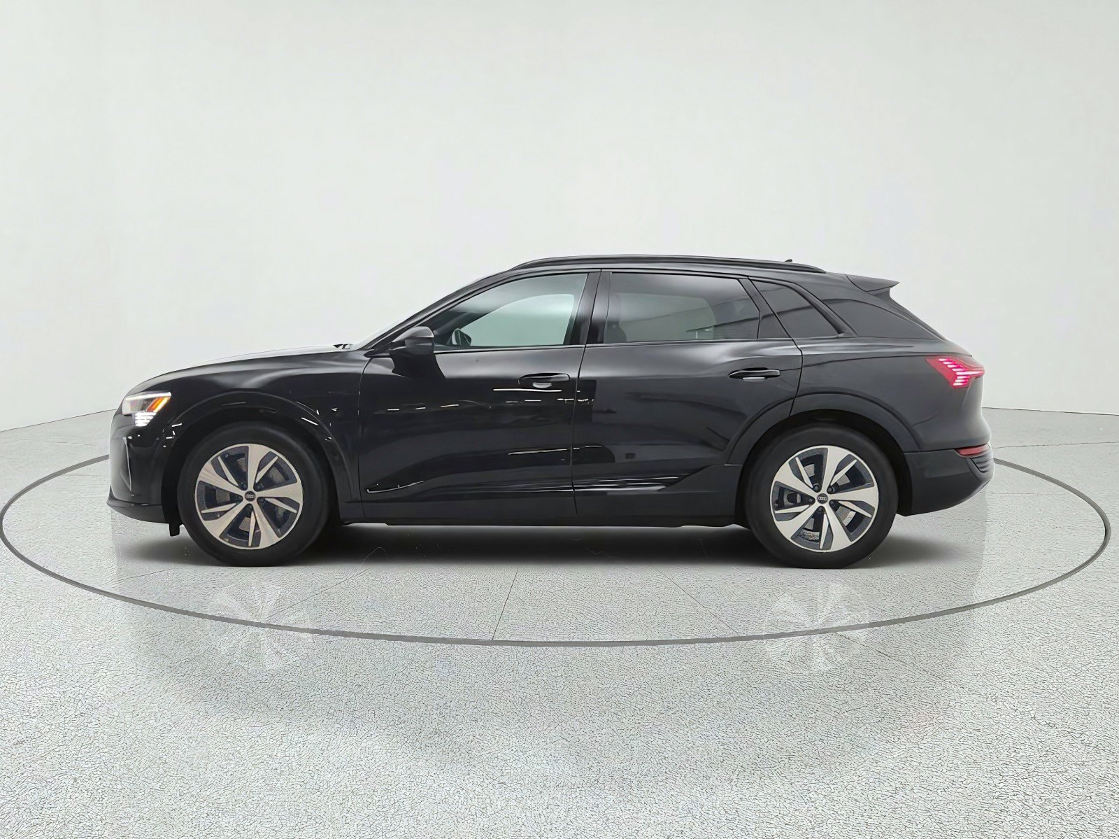 Used 2024 Audi Q8 e-tron Premium AWD/4WD image 8