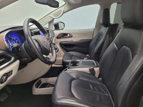 Used 2017 Chrysler Pacifica Touring-L Plus FWD image 17