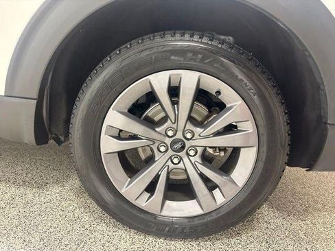 Used 2022 Ford Explorer XLT w/ Equipment Group 202A AWD/4WD image 36