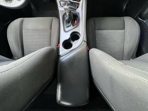 Used 2019 Dodge Challenger SXT image 21