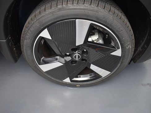 Certified 2025 Nissan Kicks SR image 17