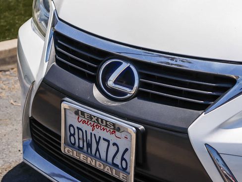 Used 2017 Lexus CT 200h FWD image 3
