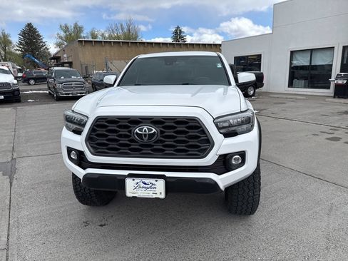 Used 2020 Toyota Tacoma TRD Off-Road AWD/4WD image 10