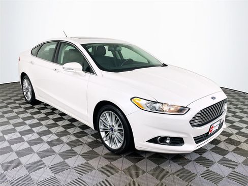 Used 2016 Ford Fusion SE w/ Equipment Group 202A FWD image 1