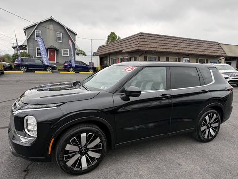 Used 2025 Mitsubishi Outlander SE AWD/4WD image 1