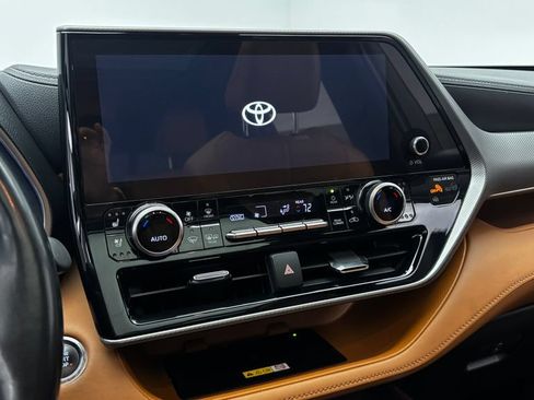 Used 2023 Toyota Highlander Platinum AWD/4WD image 22