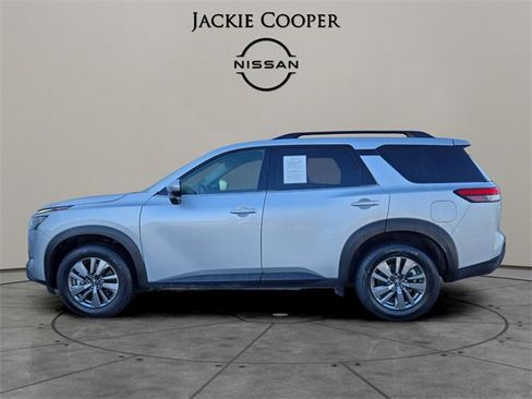 Certified 2025 Nissan Pathfinder SV image 2