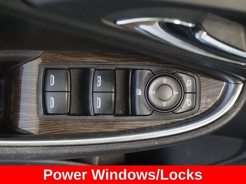 Used 2016 Chevrolet Malibu Premier w/ Driver Confidence Package II FWD image 5