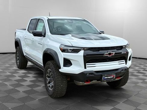 New 2026 Chevrolet Colorado ZR2 w/ Technology Package AWD/4WD image 7