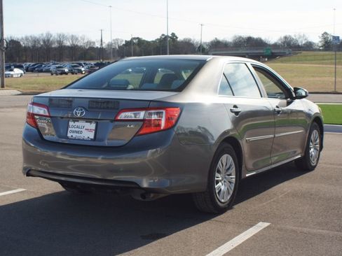 Used 2014 Toyota Camry LE image 11