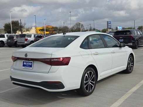 Used 2025 Volkswagen Jetta Sport image 3