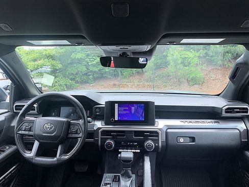 Certified 2025 Toyota Tacoma SR5 AWD/4WD image 18