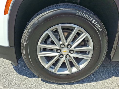 Used 2023 Chevrolet Traverse LT AWD/4WD image 9