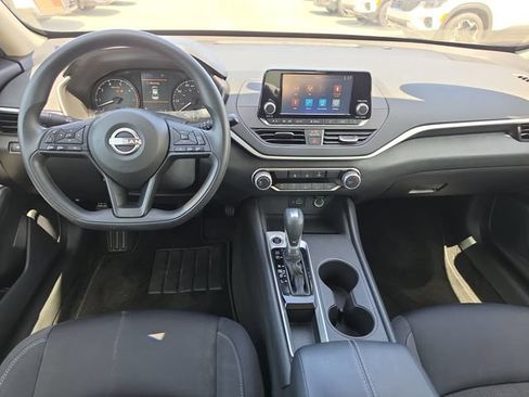 Used 2024 Nissan Altima 2.5 S FWD image 7