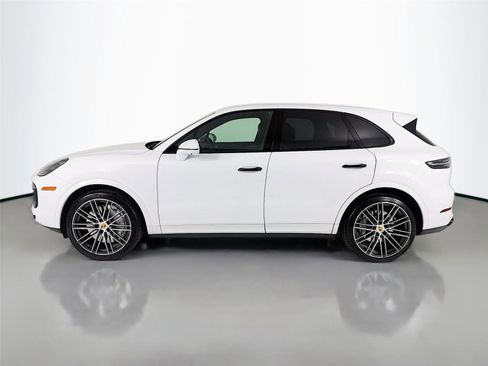 Used 2022 Porsche Cayenne Turbo AWD/4WD image 2