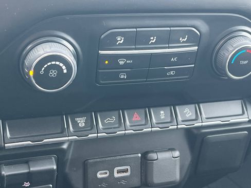 Used 2022 Chevrolet Silverado 3500 LT w/ Z71 Off-Road Package image 18