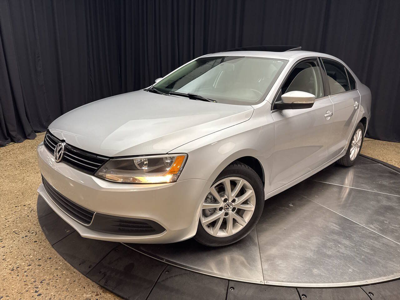 Used 2013 Volkswagen Jetta SE FWD image 2