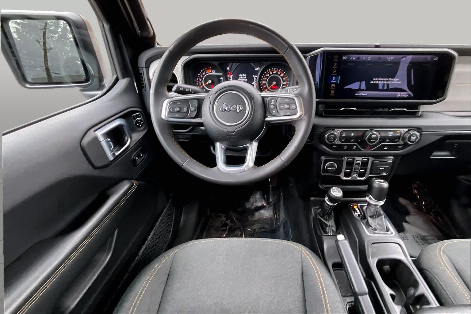 Used 2025 Jeep Wrangler Unlimited Sahara AWD/4WD image 6