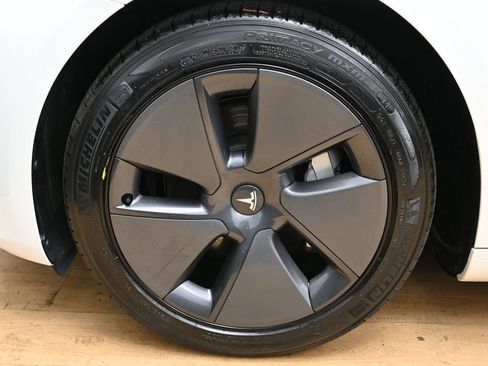 Used 2023 Tesla Model 3 Standard Range RWD image 10