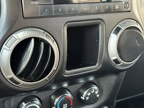 Used 2014 Jeep Wrangler Unlimited Sport AWD/4WD image 31