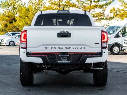 Used 2018 Toyota Tacoma TRD Off-Road image 6
