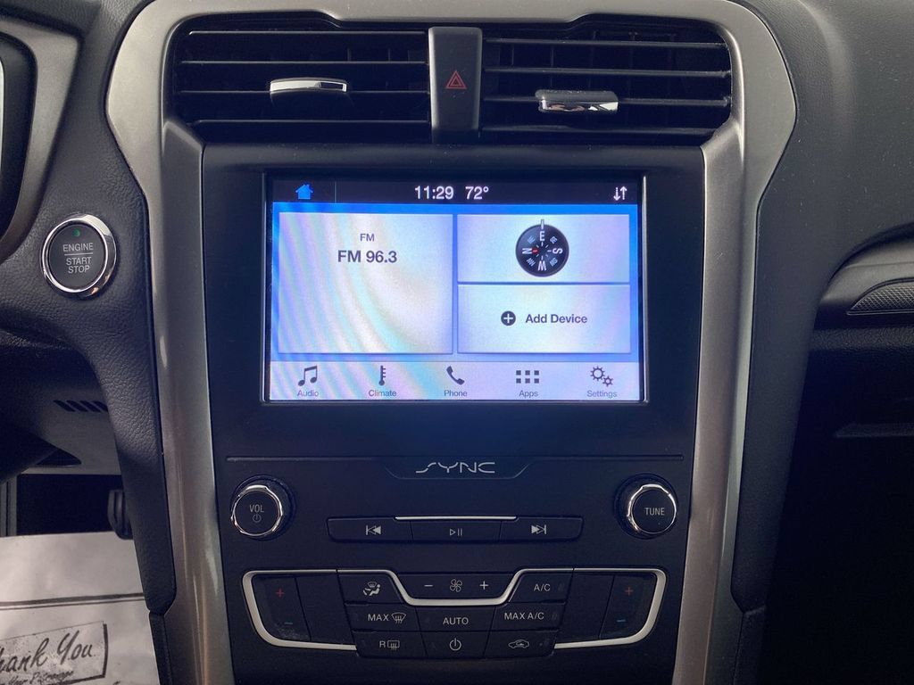 Used 2019 Ford Fusion SE FWD image 16