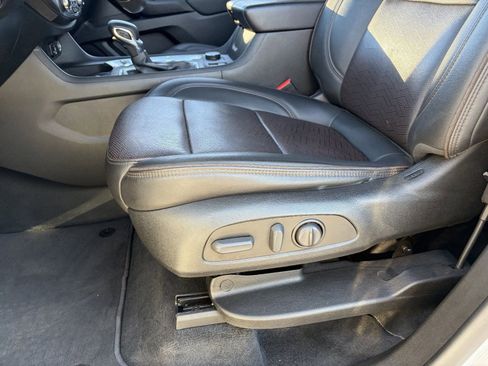 Certified 2023 Chevrolet Traverse High Country FWD image 22