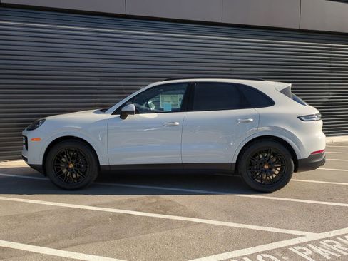 Used 2026 Porsche Cayenne image 2